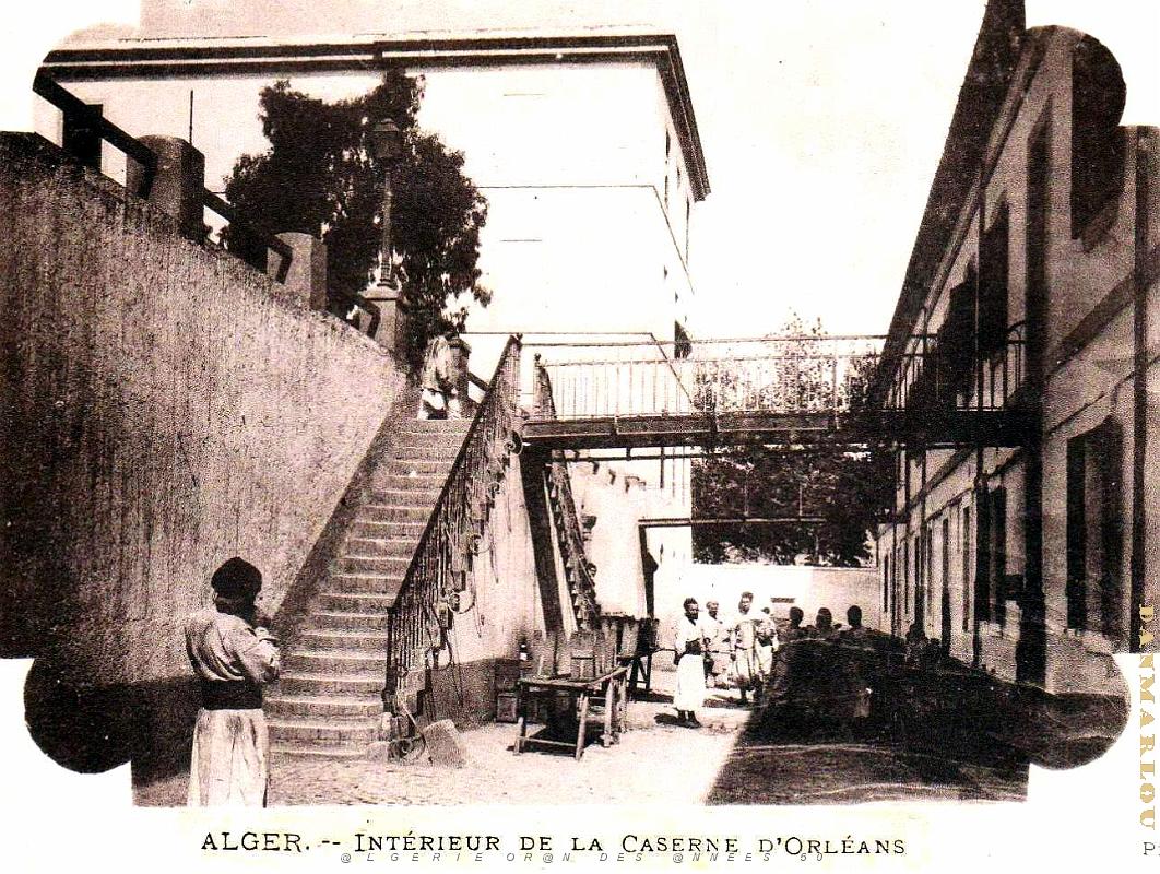 Alger - Caserne d'Orleans - Interieur.jpg